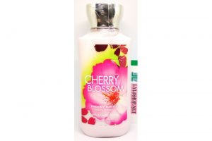 Lotion dưỡng thể cho da Cherry Blossom 236ml của hãng Bath & Body Works từ Mỹ